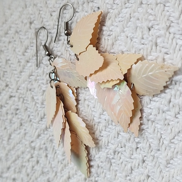 Accent Leaf Earrings - Picture 3 of 3